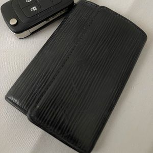SOLD! Louis Vuitton 6 Key Epi Noir